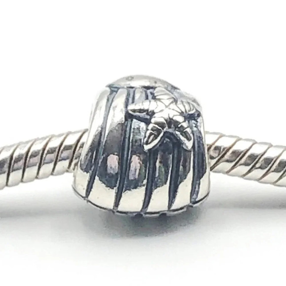 Pandora Sterling Silver Seashell with Starfish Charm Bead - Picture 2 of 4